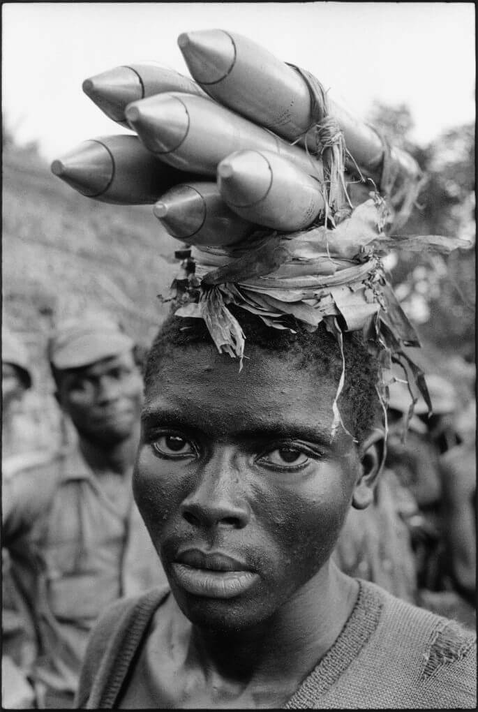 Gilles CARON Combattant Ibo, guerre sécessioniste du Biafra, Nigéria. ©Fondation Gilles Caron. Courtesy School Gallery - Olivier Castaing